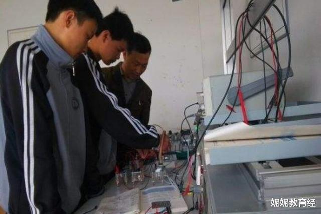 大学|为什么初中老师，宁愿劝成绩差的学生读技校，也不劝他们上高中？
