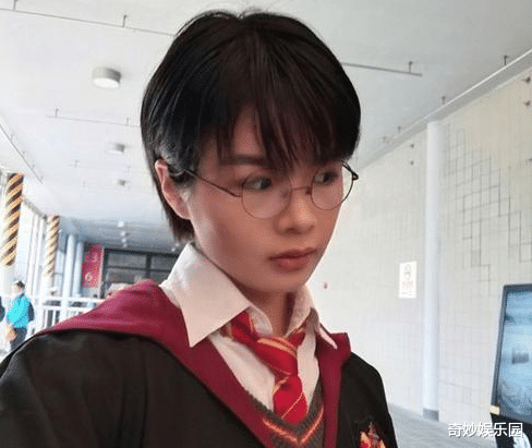 「许可馨」许可馨将来如果在国内工作，你觉得她合适哪个行业？