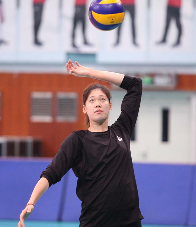 李盈莹：女排名将李盈莹：叱咤排坛背后的母爱与泪水