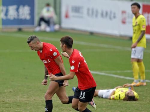 四川省|成都争冠受阻,四川保级大捷,两支球队同时登顶榜首,保级无忧了