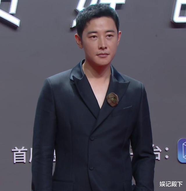 罗晋|唐嫣罗晋同台无交流，一个胖了，一个却瘦成纸片，婚姻破镜难重圆