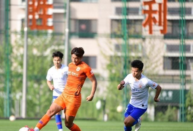 山东鲁能@鲁能春训三大好消息：中场新核诞生，球员炼成铁人，队内气氛特好