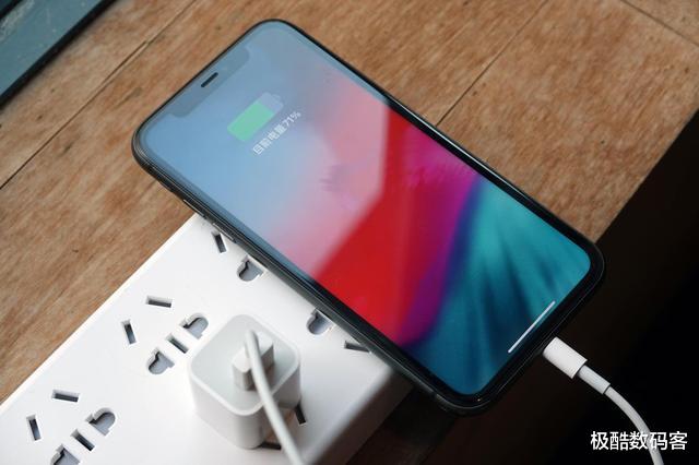 iphone12|评价超36万！抢购iPhone 12未发货，百元小配件别错过