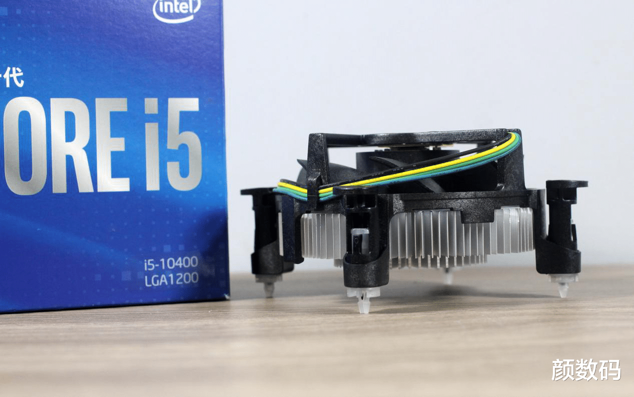 |七年没变还缩水？十代酷睿原装风扇你敢用？我还是决定花钱升级了