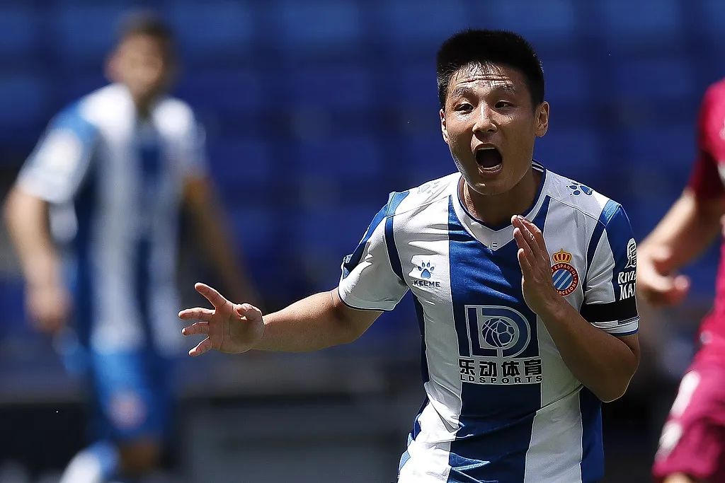 武磊▲武磊进球后,为何会被主教练迅速换下场呢?