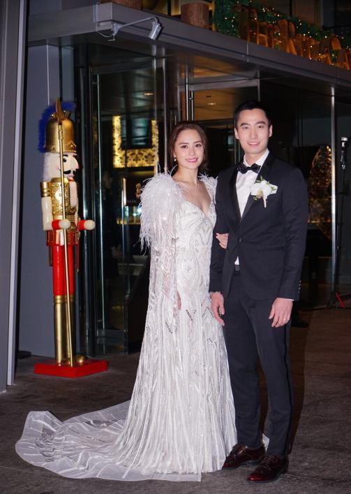 穿衣搭配|阿娇离婚后大变样，短发配男友风T似假小子，\上松下紧\潮爆了