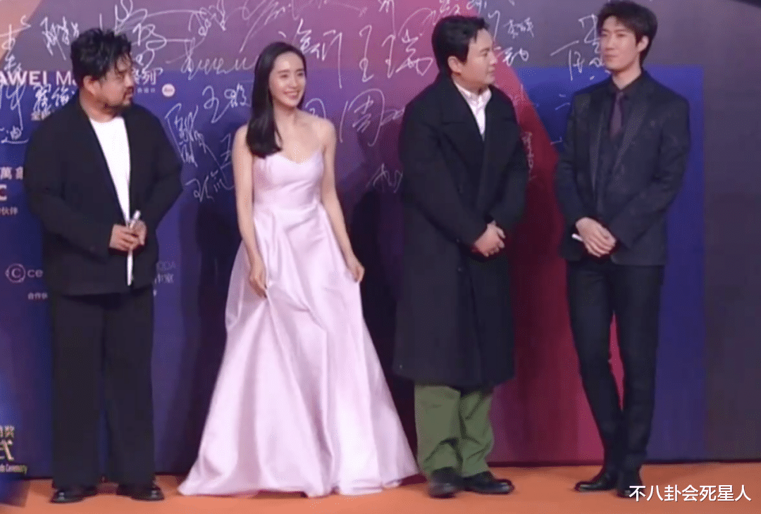 谢霆锋|金鸡奖男星造型搞笑:谢霆锋身材五五分,王大陆穿得像服务员