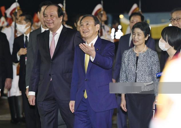 日本|日本新第一夫人首次出国访问!花白头发太真实,穿小香风气质绝了