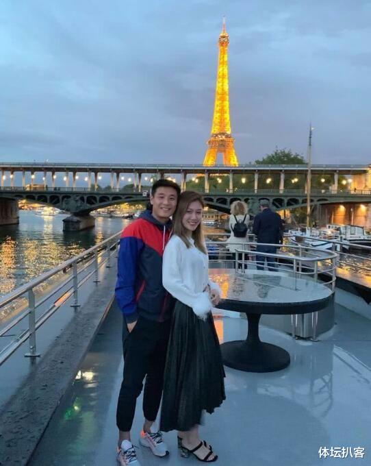 武磊@为武磊妻子点赞！确诊后共患难，带病拍视频，白岩松特别感谢她