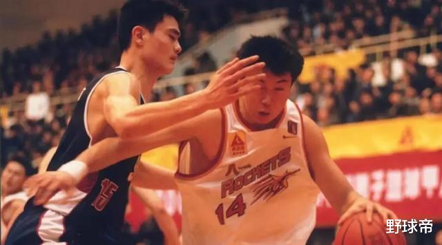 「姚明」男篮史上天赋最高的球员！追风少年王治郅，究竟是怎样的存在？
