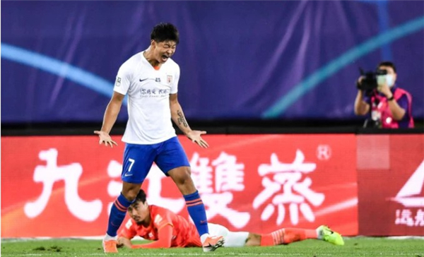 武磊|恒大首败另类视角：场上15打8！