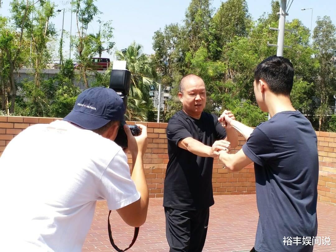 「林正英」他每年都会写长文思念师兄林正英！常被错认元彪，62岁仍受关注