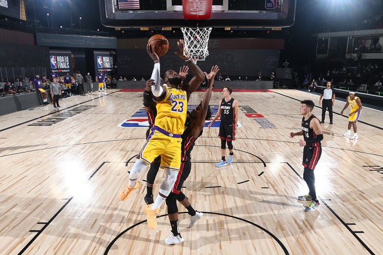 勒布朗·詹姆斯|拒绝辅佐小卡！放弃430万，莫里斯主动表态，詹姆斯能让所有人变好