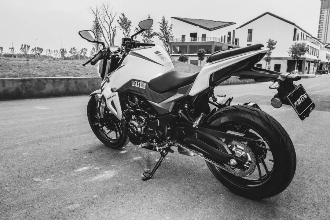 「动力」岂止工艺：豪爵DR300开箱日志，一款世界级水准的街车