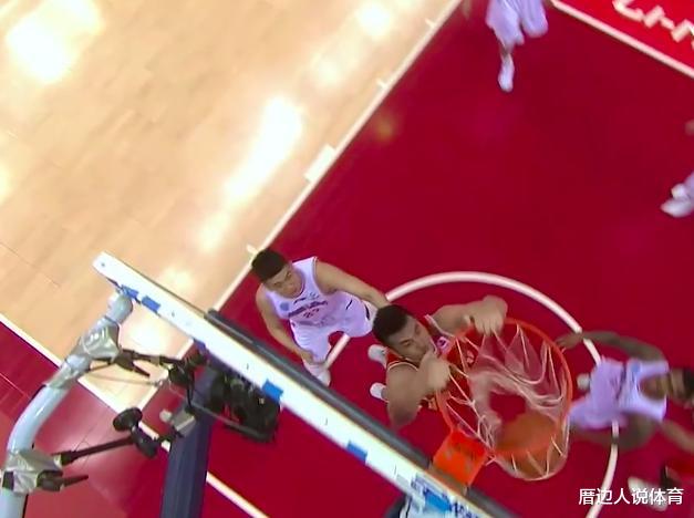 #邹雨宸#6中5轰15+6！男篮天才内线复活：转身暴扣+补防大帽，大郅很欣慰