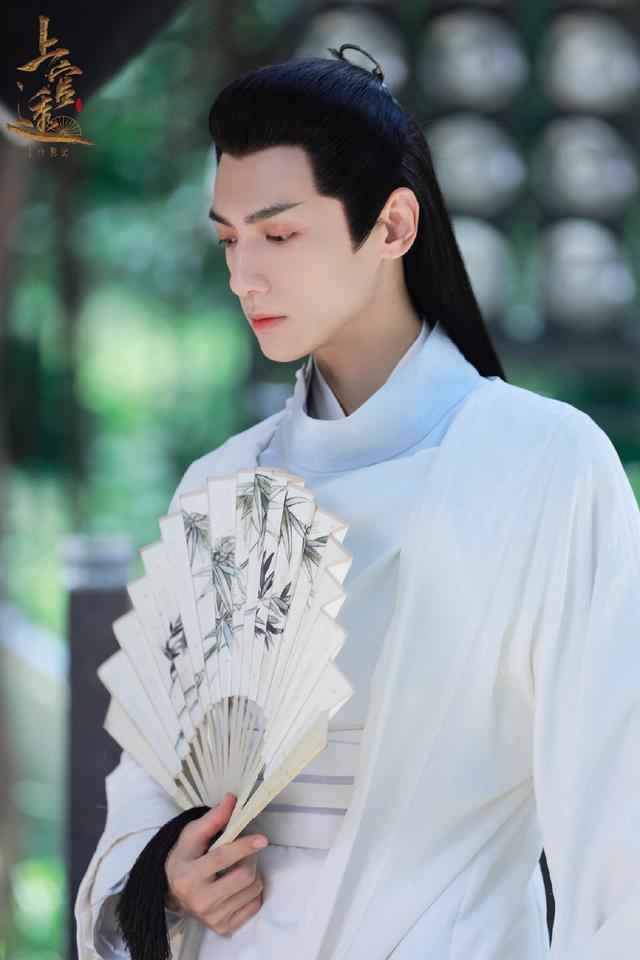 月上重火▲罗云熙《月上重火》看预告就扑街了，网友表示审美疲劳撑不下去