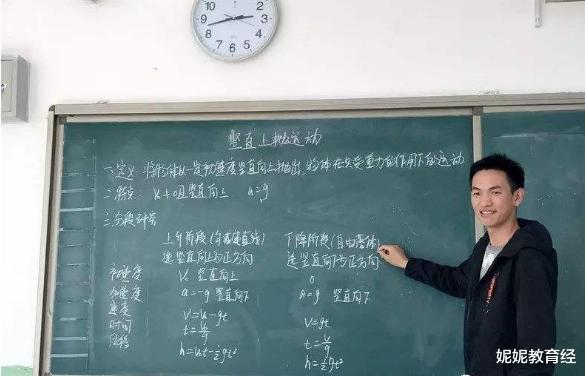 中学|孩子考上一所普通中学后，成绩一直保持第一，老师却说：建议转学