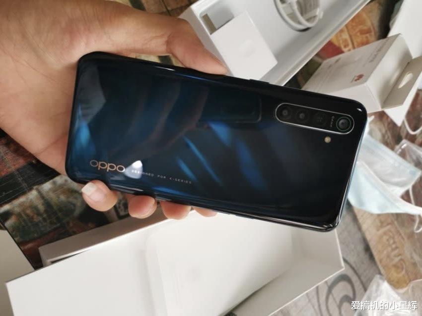 【跑分】30万跑分+128GB+屏幕指纹跌至1399，网友：旗舰配置白菜价！