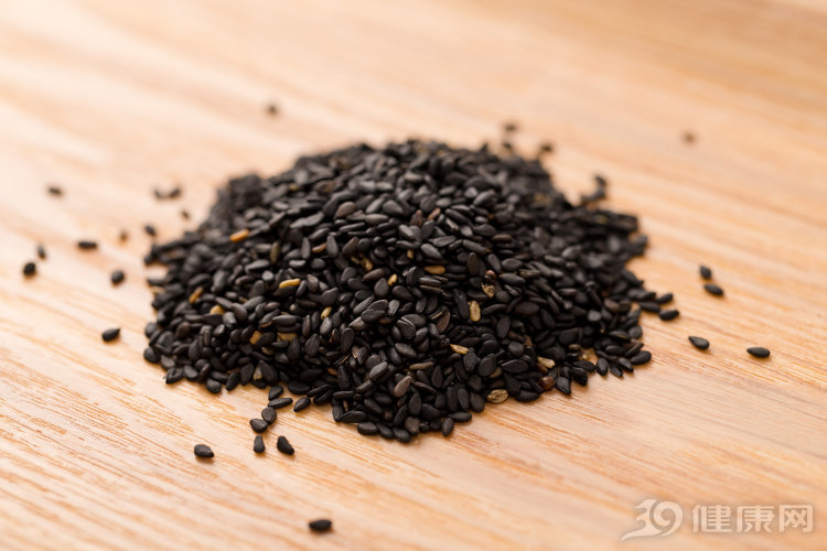 白发|吃黑芝麻可以治疗白发？营养专家：别傻了！真正养发的是这2物