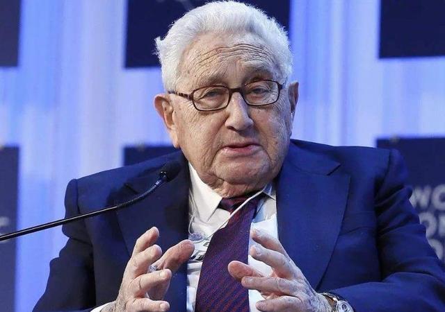 赵立坚：赵立坚的连番质问，让美政客目瞪口呆，外媒惊呼：中国真的变了