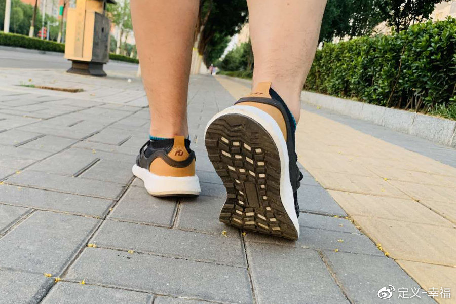运动鞋@对标阿迪达斯UltraBOOST-FutureUtopia 爆米花运动鞋评测