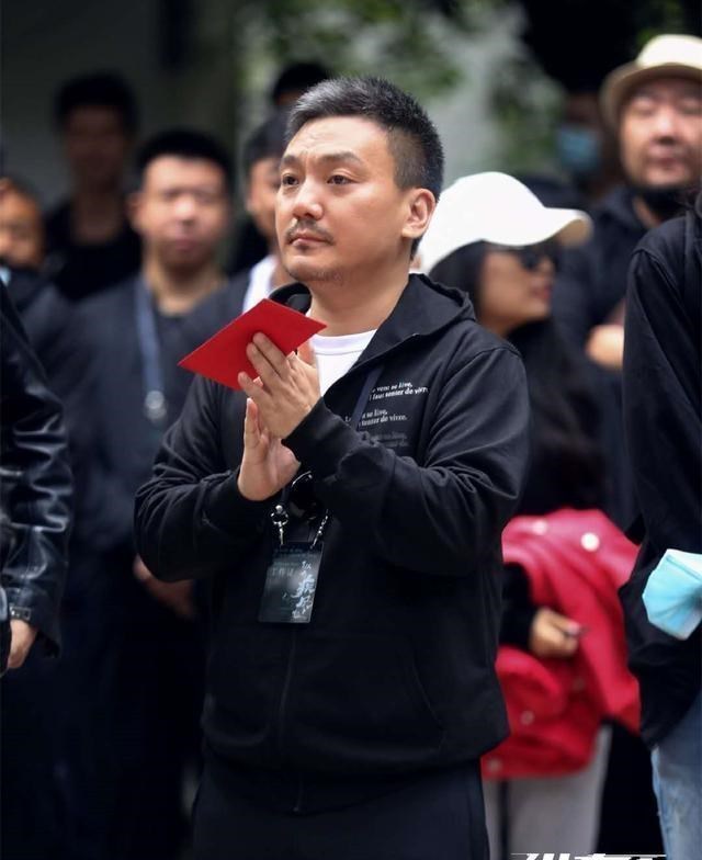 鬼吹灯|鬼吹灯要烂尾？原导演拍完《金刚川》进组靳东新剧，被扒早有退意