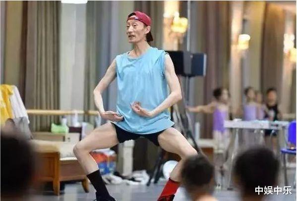 杨丽萍|舞蹈界“巨婴”年入百万,杨丽萍男徒弟无人敢嫁,洗衣做饭都不会