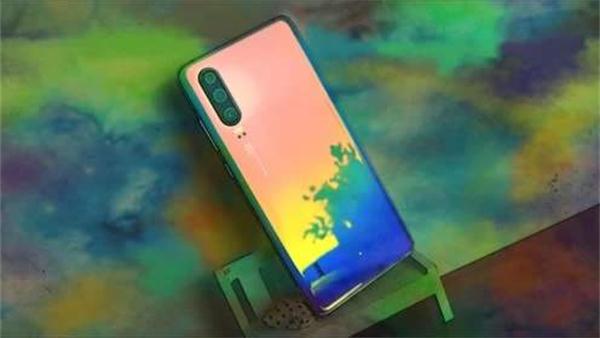 「华为p30」顶级华为跳水1000元，从高端市场跌到中端市场，128GB+30倍远摄