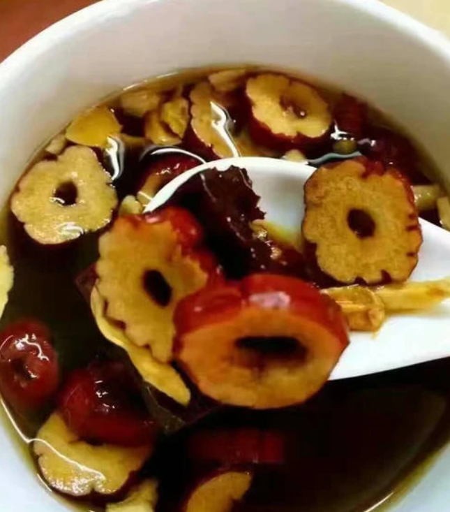 [养颜]夏天了，女人多喝这汤，湿气不见了，暖胃养颜，皮肤细腻，家家喝得起