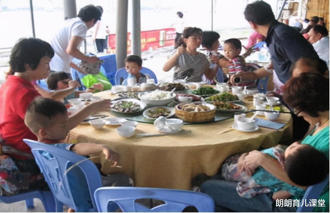 亲子|班级校外活动花22300元，由谁买单？老师提议AA制，家长：凭什么