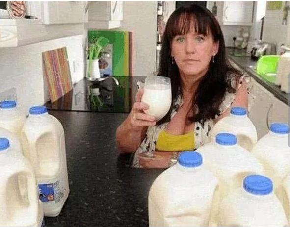 牛奶@那个一日三餐喝牛奶，为了变年轻20年不吃饭的55岁女子，如今怎样