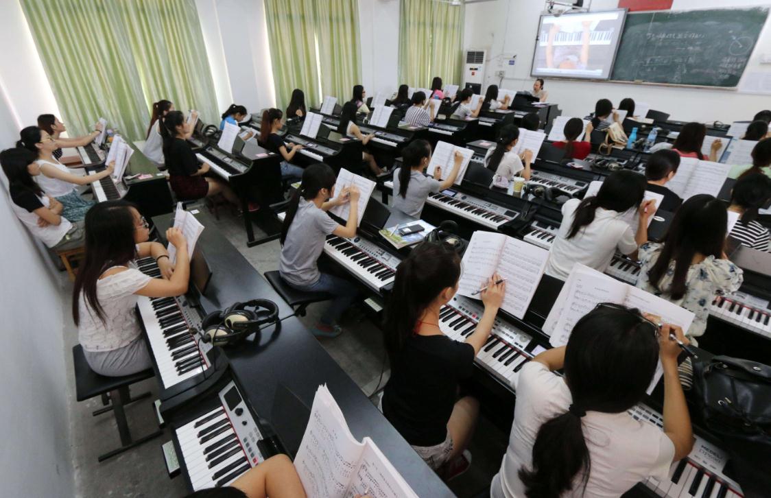 |高三男生适合的“偏文科”的7大专业，就业优势比较大，值得参考