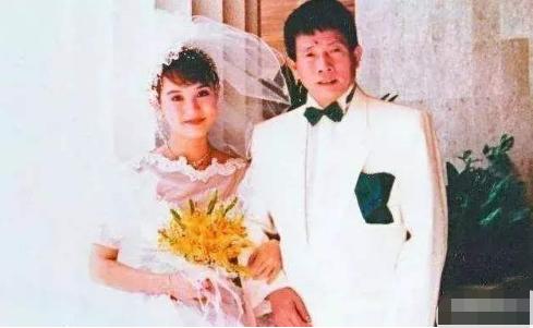 刘家良|19年前，刘家良回家被锁门外，3分钟后一男子在他家窗外坠亡