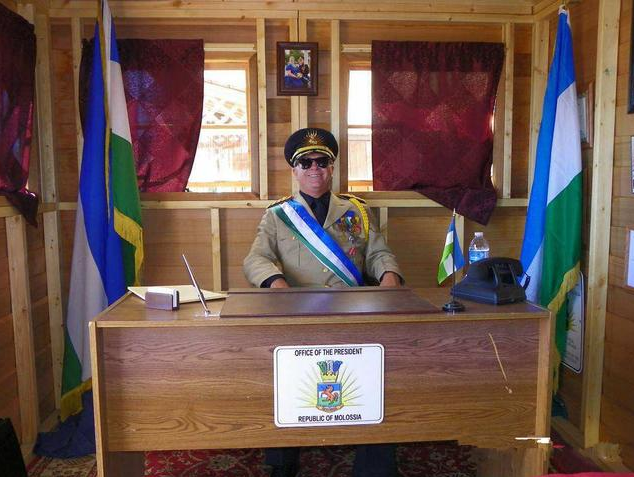 『火箭军』世界上最小的国家，仅8个人却有海军和火箭军，究竟是个啥国家？