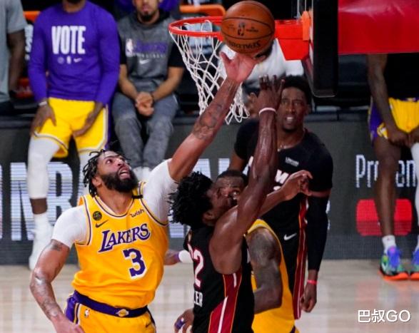 湖人队|詹姆斯双喜临门!美记猛赞湖人捡漏,700万组建22+10+10三巨头