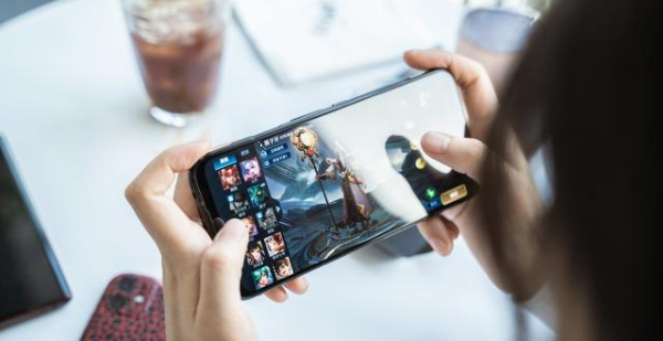 [骁龙865]唯一采用16GB的国产机，多维散热+骁龙865，5G手机中的性能猛将