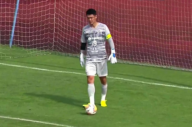 「曾诚」超级失误！上海申花白队送大礼，赵明剑无脑回传，曾诚可被坑苦了