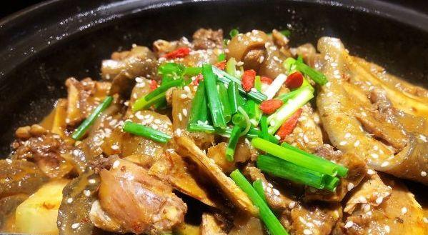 甲鱼|武汉只做1道菜的小饭馆，11年来分店开不停，饭点排队几十米