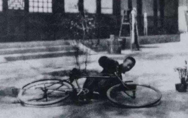 『』末代皇帝溥仪,一生有三个爱好,最后一个让在场宫女难以启齿