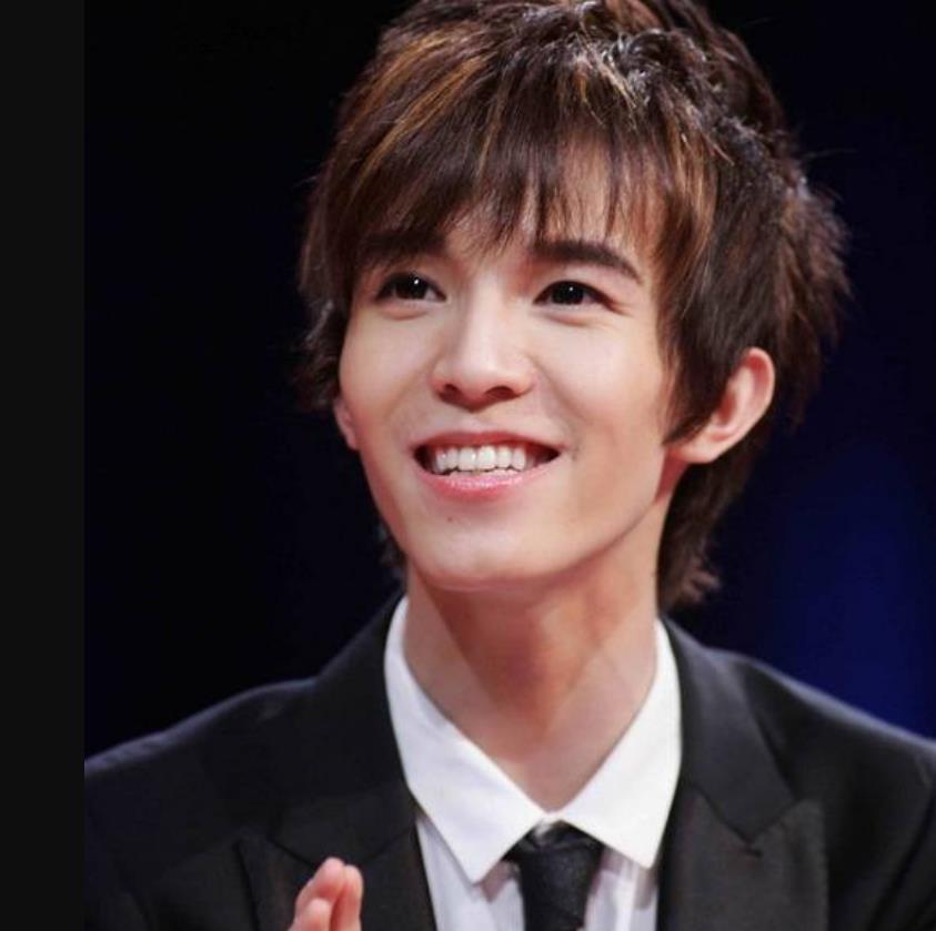 韩寒|同为38岁的韩寒和郭敬明，起点一致，为什么却相差的越来越远？