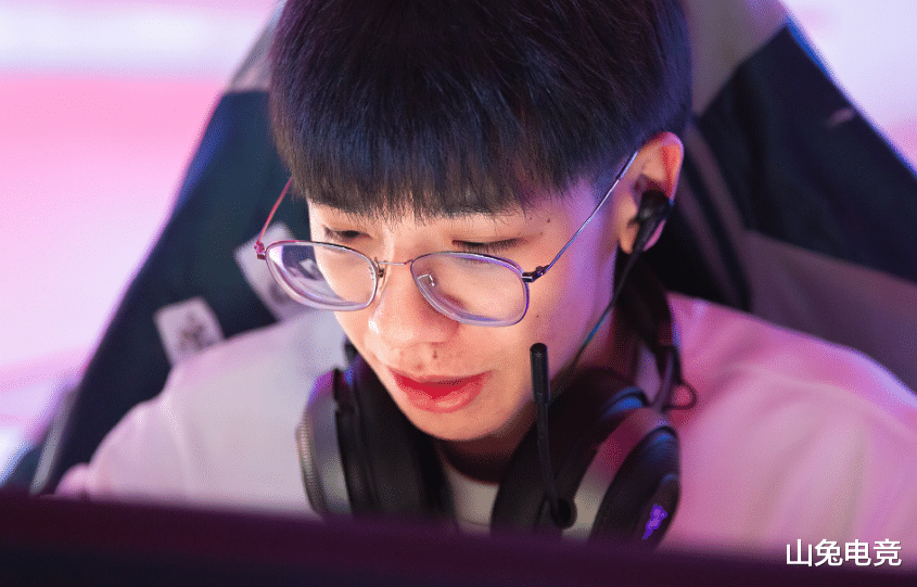 4am战队|绝地求生:4AM太让人激动了,原本看不到希望,结果“一鸡”改命