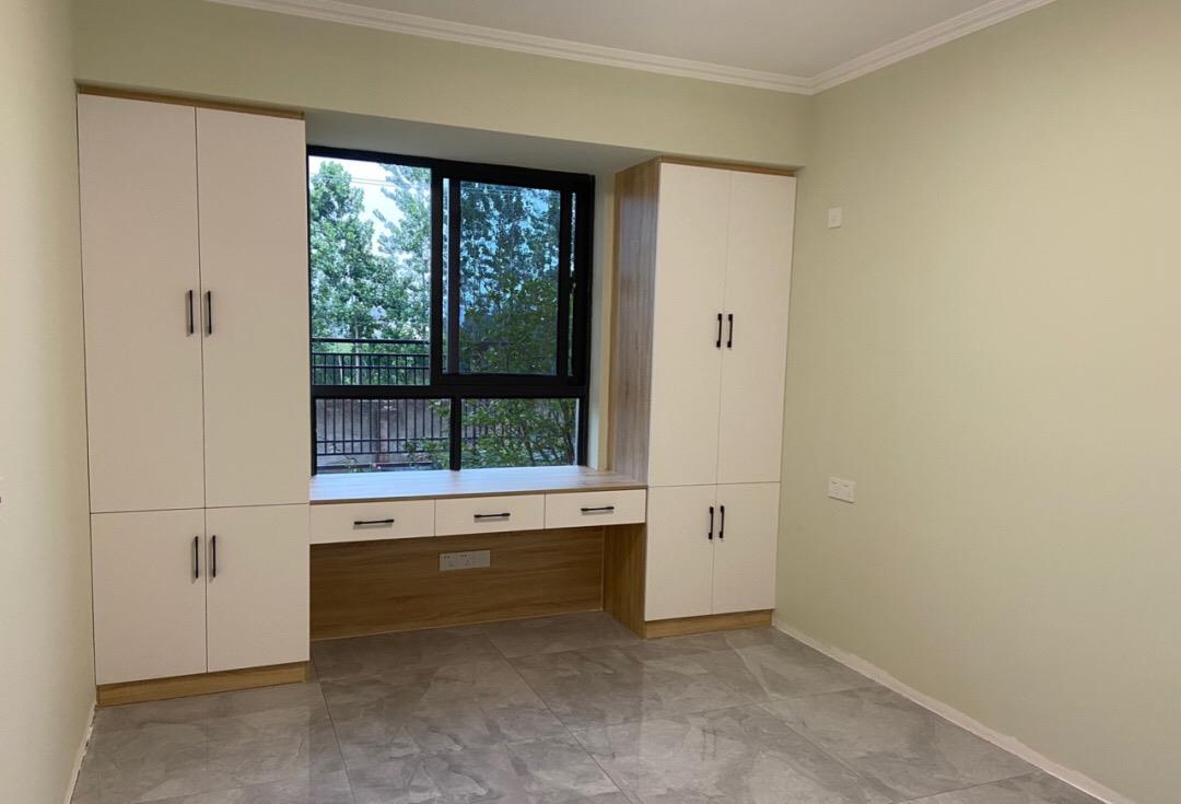 |硬装结束，保洁做完还没布置家具，自己买板材请木工打柜子很满意