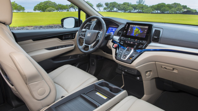 恒大|本田商务车来袭,2.0L+5.8L的油耗,极致舒适座椅的它价格很亲民