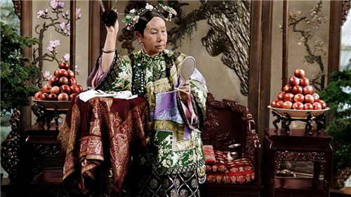 「慈禧太后」慈禧一生仅写一首诗，其中1句家喻户晓，如今老师常用来告诫学生