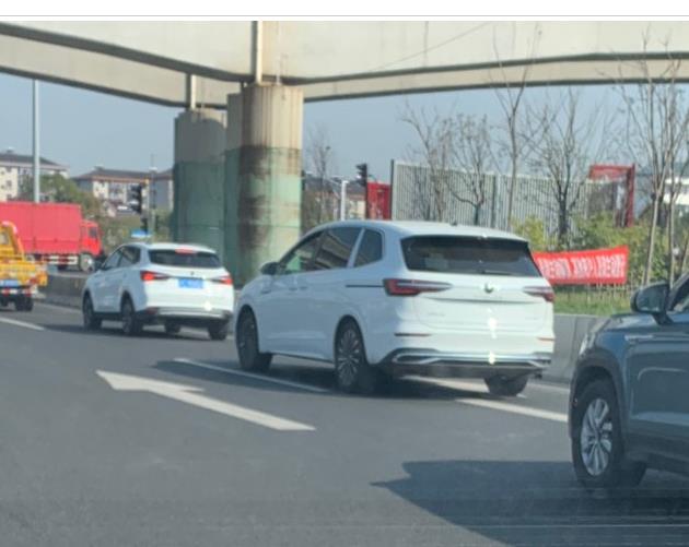 「大众汽车」全新大众Viloran有望提前上市！比别克GL8时尚 配双电动侧滑门！