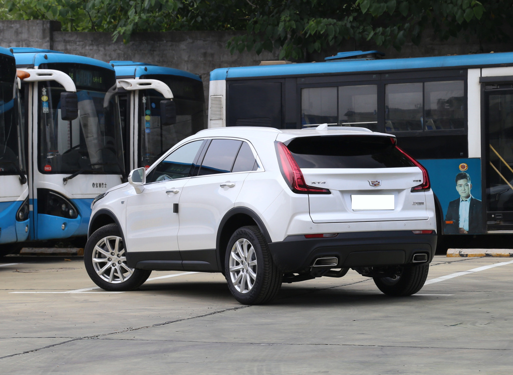 凯迪拉克|20万出头的凯迪拉克XT4，2.0T配9AT，7.6秒破百，适合年轻人