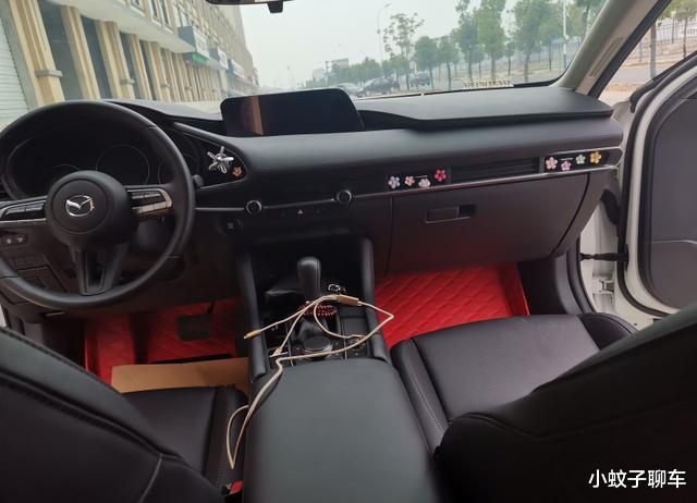 别克君威：提马自达昂克赛拉1.5L顶配版，油耗7L出头、隔音一般，这价格咋样