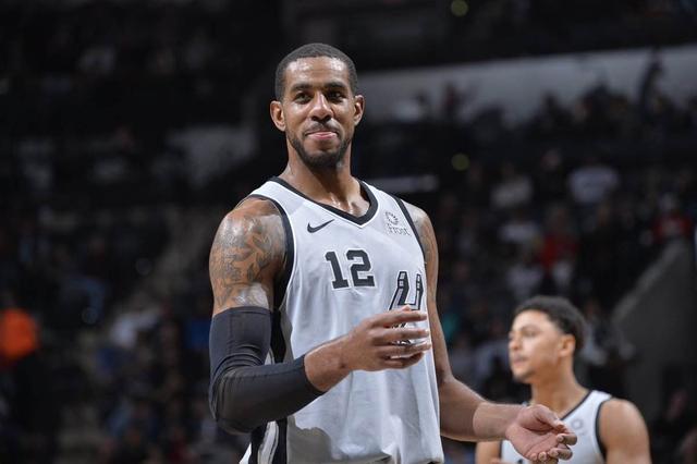 「马刺队」阿德宣告赛季报销！马刺恐提前退出季后赛竞争，22年神迹就此终结