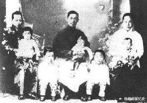 小凤仙|锅炉工娶回懒继母，素日穿旗袍不干活，女儿44年后才知真实身份