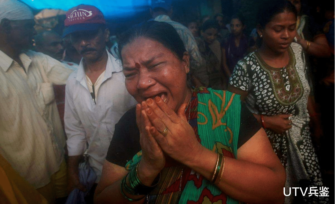 『印度』印度25岁“摩的”因生活窘迫自杀，一条命仅值官员25公斤粮食